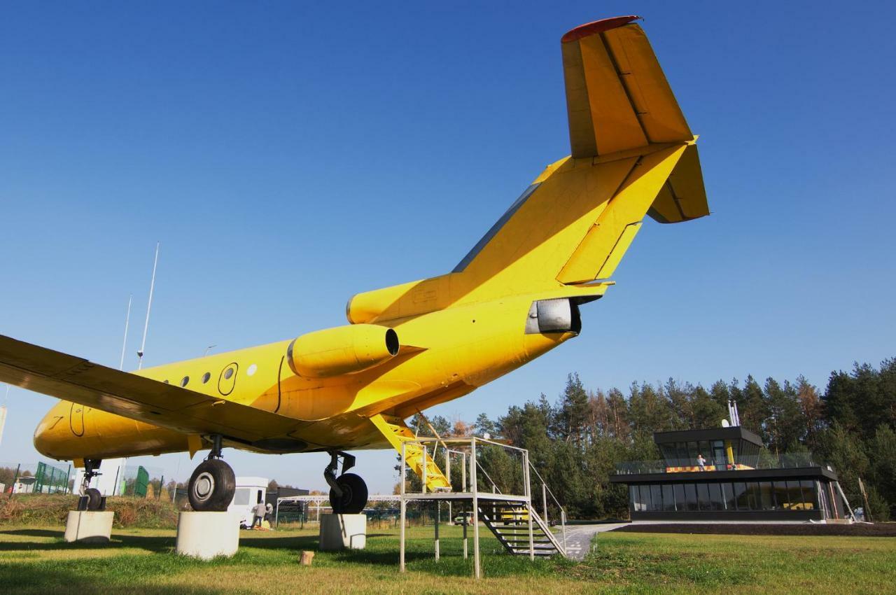 Yellow Plane Yurov Exteriér fotografie